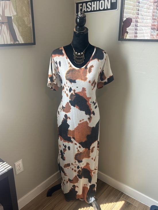 Avery Dresses & Skirts - Avery V-Neck Short Sleeve Maxi Dress